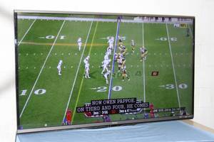 lot 39 image: Sharp 70 Aquos Q Series LED Smart TV  Television  Display  Monitor - Model LC-70SQ15U