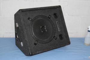 lot 78 image: Wright Sound Systems AM-12 Pro Audio Wedge 100-Watt Loudspeaker  Speaker