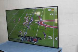 lot 106 image: Samsung QB65R 65 4K Ultra-High Definition UHD Commercial Smart LED Display  Monitor