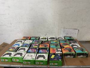 lot 281 image: LOT OF Xbox Wired Controllers