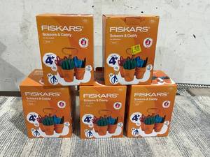 lot 115 image: LOT OF 5 24PCS Fiskars Blunt-Tip 5 Scissors for Kids 4-7 with Classpack Art Caddy Organizer