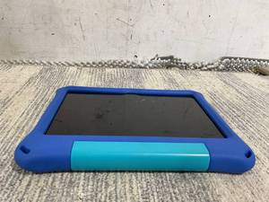 lot 172 image: Surf Onn. 8 Kids Tablet, 32GB, (2024 Model)