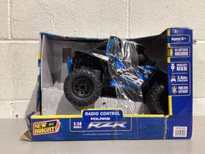 lot 424 image: New Bright (114) Polaris RZR Battery Radio Control, 2.4GHz USB Blue, 1475U-2B, Blue