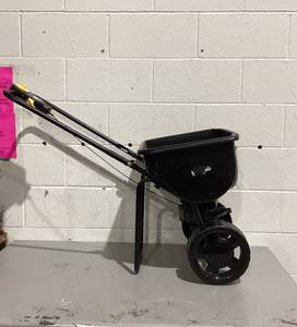 lot 433 image: Expert Gardener 15000SQ ft Push Spreader