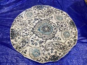 lot 574 image: SAFAVIEH Madison Collection Area Rug - 53 Round, Cream & Light Grey, Boho Chic Glam Paisley Design