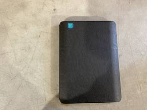 lot 391 image: Kobo Aura Edition 2 SleepCover