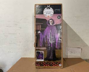 lot 26 image: Members Mark 10 Animated Triple Fright Reaper