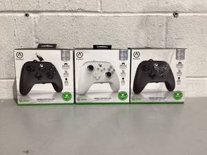 lot 585 image: LOT OF 3 XBOX Wired Controllers