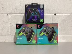 lot 591 image: LOT OF 3 XBOX Wired Controllers