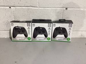 lot 592 image: LOT OF 3 XBOX Wired Controllers