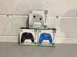 lot 597 image: LOT OF 3 XBOX Wired Controllers
