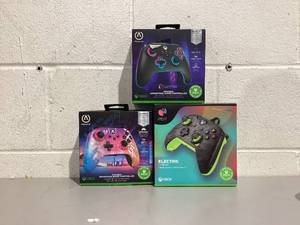 lot 598 image: LOT OF 3 XBOX Wired Controllers