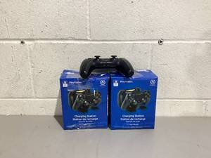 lot 685 image: LOT OF 2 Charging Stations for Playstation 4 Controllers