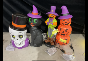 lot 647 image: 4PCS Halloween Decorations