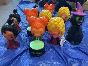 lot 648 image: 10PCS DISNEY Halloween Hocus Pocus Sanderson Sisters Blow Mold Tabletop Decor Set