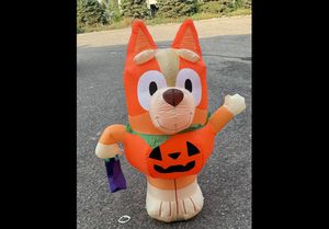 lot 650 image: Halloween 5 Jack-o-Lantern Bingo Yard Inflatable