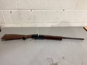 lot 697 image: Daisy Model 880 Multi-Pump Pneumatic Air Rifle .177 Cal.