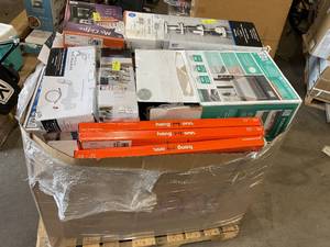 lot 800 image: Wholesale Pallet of Assorted Miscellaneous Items