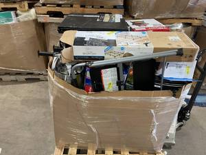 lot 804 image: Wholesale Pallet of Assorted Miscellaneous Items