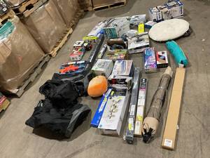 lot 806 image: Wholesale Pallet of Assorted Miscellaneous Items