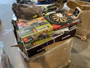 lot 812 image: Wholesale Pallet of Assorted Miscellaneous Items