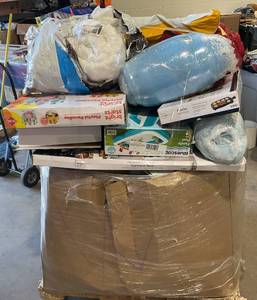 lot 813 image: Wholesale Pallet of Assorted Miscellaneous Items
