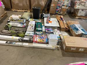 lot 816 image: Wholesale Pallet of Assorted Miscellaneous Items