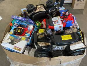 lot 817 image: Wholesale Pallet of Assorted Miscellaneous Items
