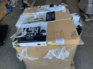 lot 822 image: Wholesale Pallet of Assorted Miscellaneous Items