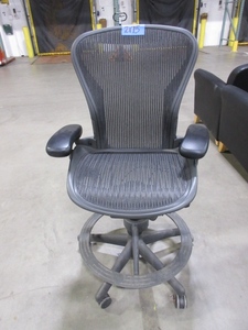 lot 2175 image: HERMAN MILLER AERON STOOL