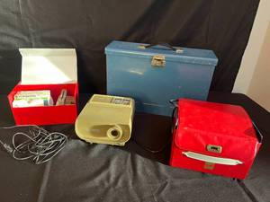 lot 192 image: Vintage GAF View-Master 30 Standard Projector Set with Reels and Storage