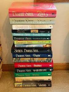 lot 232 image: Collection of Danielle Steel Books