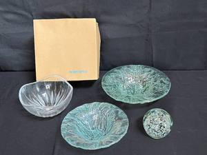 lot 116 image: Assorted Glass Bowl and Paperweight Collection