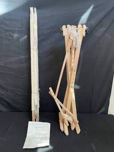 lot 126 image: Edmunds 5560-G Maple Quilting Frame
