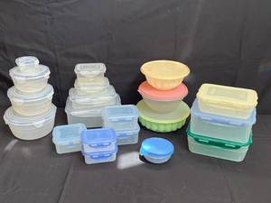 lot 131 image: Lot of Assorted Plastic Food Storage Containers