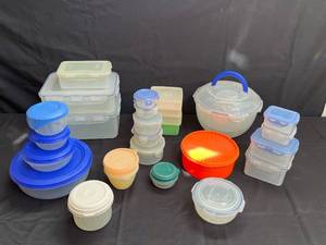 lot 132 image: Mixed Lot of Assorted Food Storage Containers