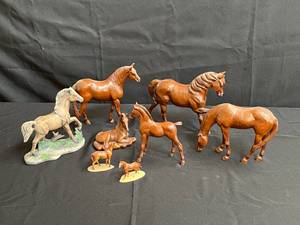 lot 141 image: Vintage Hand-Carved Wooden Horse Figurine Collection
