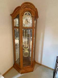 lot 1 image: Howard Miller 72nd Edition Anniversary Grandfather Clock