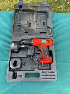 lot 25 image: Black & Decker Firestorm 9.6V Cordless Drill Kit