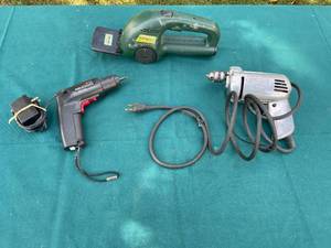 lot 39 image: Lot of Electric Power Tools - Craftsman Drill, Cordless Screwdriver, Trimmer