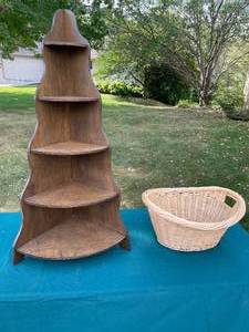 lot 42 image: Vintage Corner Shelf with Wicker Basket