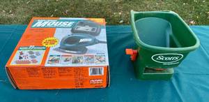 lot 48 image: Black & Decker Mouse SanderPolisher with Accessories and Scotts HandyGreen II Spreader