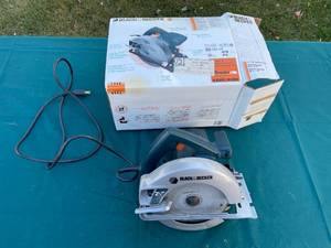 lot 50 image: Black & Decker 2-13 HP Circular Saw