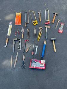 lot 53 image: Lot of Assorted Hand Tools