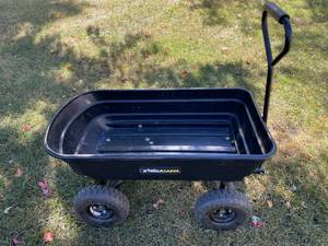 lot 61 image: Gorilla Carts Heavy-Duty Garden Cart