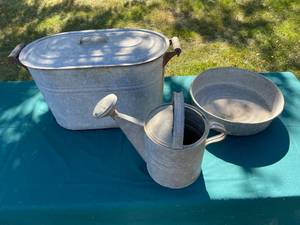 lot 67 image: Vintage Galvanized Metal Garden Set