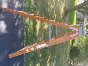 lot 266 image: Milrite 6 Wooden Stepladder Type I Industrial