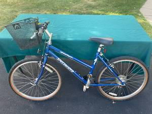 lot 268 image: Specialized Hardrock Direct Drive Bicycle with Front Basket