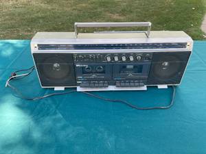lot 280 image: Vintage Sears Boombox Model 304.21450250