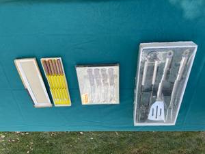 lot 282 image: Assorted Kitchen Utensils and Knife Set